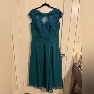 Tea Length Mother of The Bride Dresses Lace Appliques Ruched Flutter Sleeve